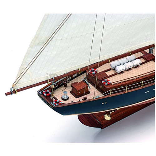 Canadian Fishing & Regattas Schooner Bluenose II 1:75