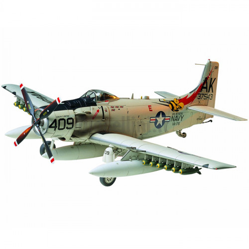 Douglas A-1H Skyraider U.S. Navy 1:48
