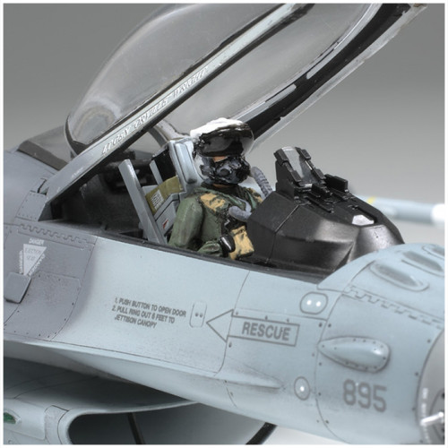 Lockheed Martin F-16CJ Block 50 Fighting Falcon 1:48