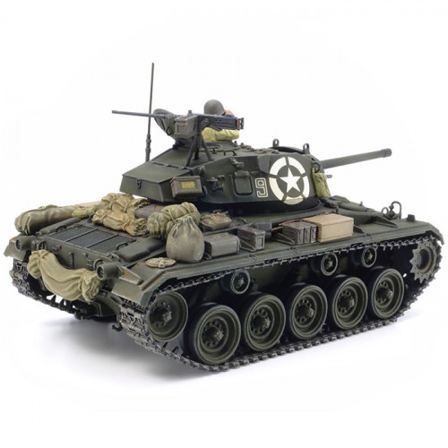 Carro Armato U.S. Light Tank M24 Chaffee 1:35