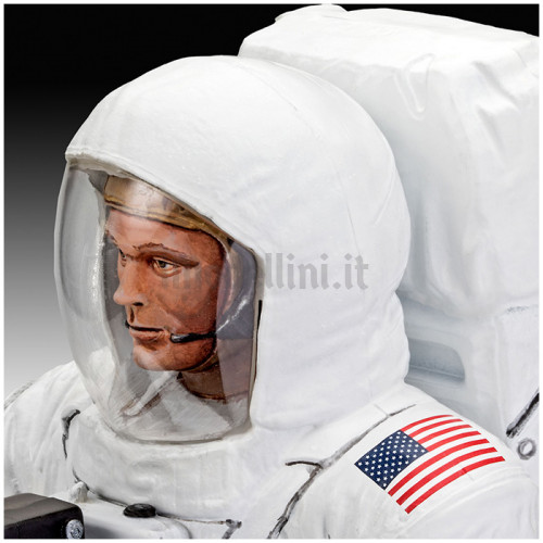 Apollo 11 Astronaut on the Moon 1:8