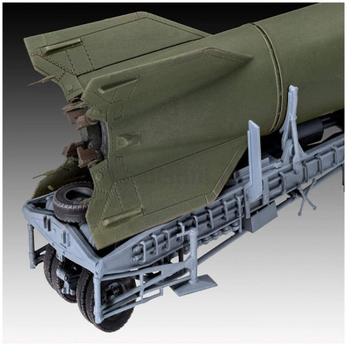 Set SS-100 Gigant con Transporter e Razzo V2 1:72