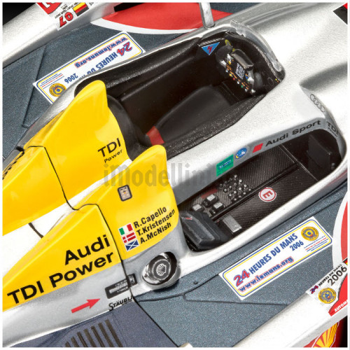 Gift Set Le Mans Audi R10 TDI con Diorama 1:24