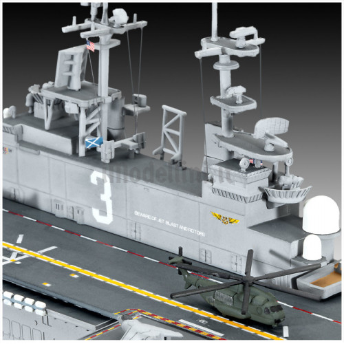 Portaerei d'Assalto US Navy Assault Carrier Wasp Class 1:700