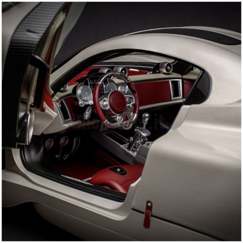 Pagani Utopia Coupè Rinascimento Lucido 1:8